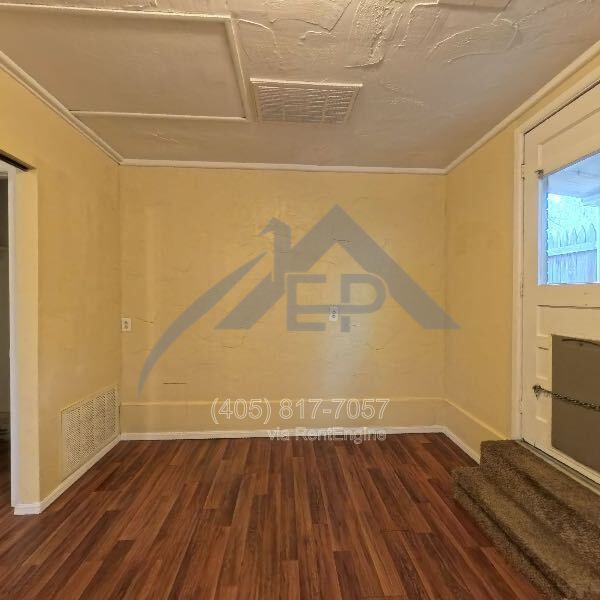 Charming 1 Bed / 1 Bath Garage Conversion  | Private Yard & Utilities Included in The Village! property image