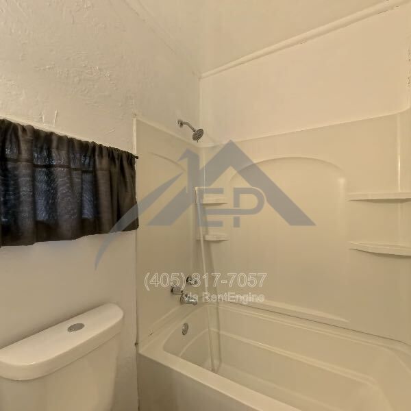 Charming 1 Bed / 1 Bath Garage Conversion  | Private Yard & Utilities Included in The Village! property image