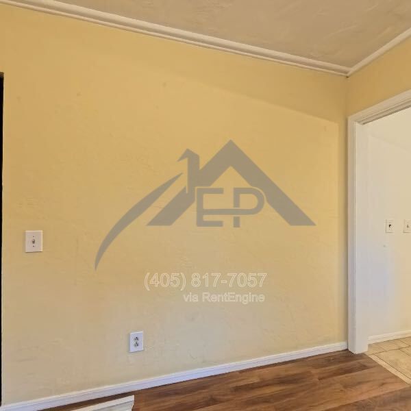Charming 1 Bed / 1 Bath Garage Conversion  | Private Yard & Utilities Included in The Village! property image